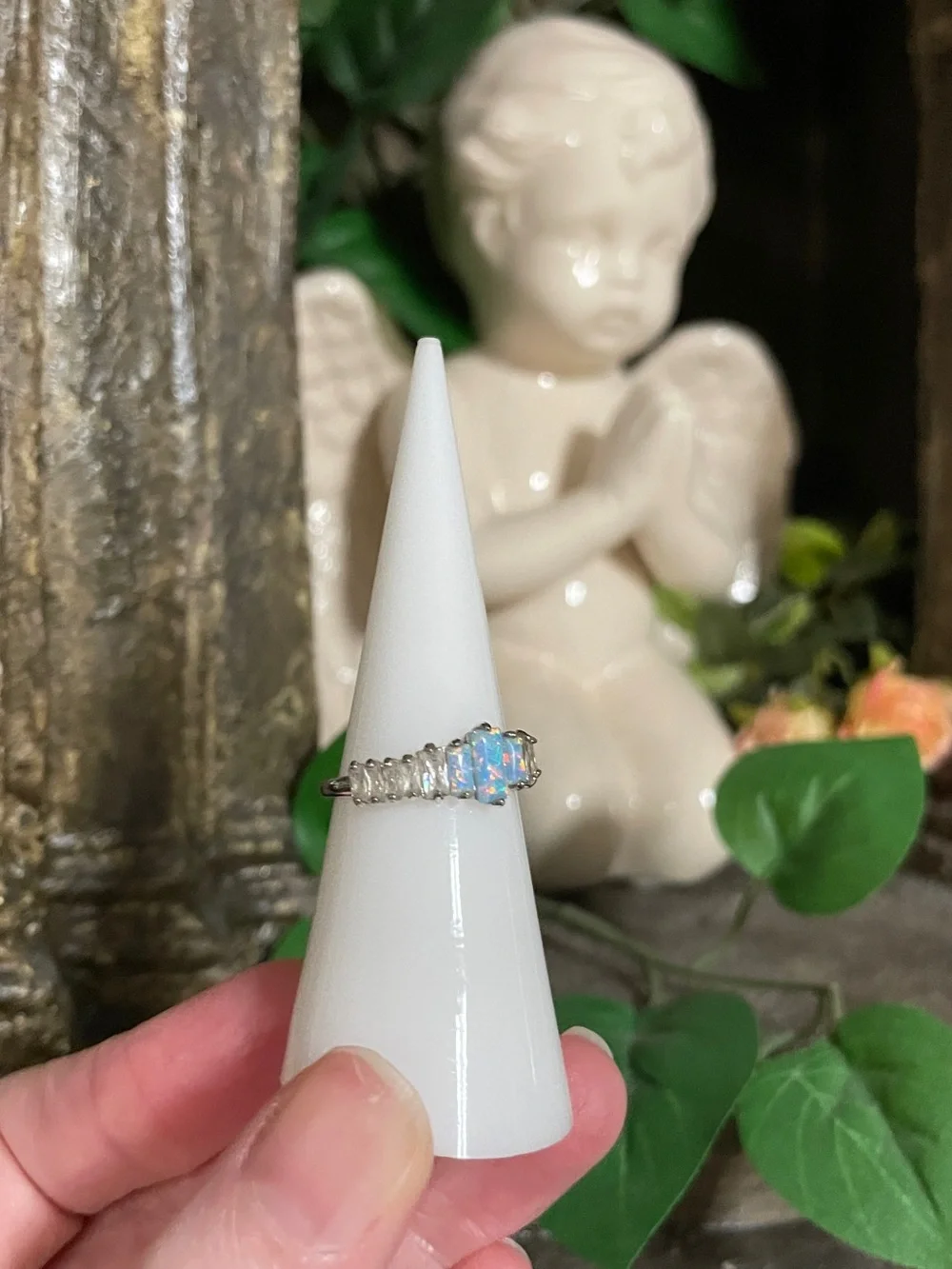Opalescent Oval Sterling-Style Ring in White Iridescent